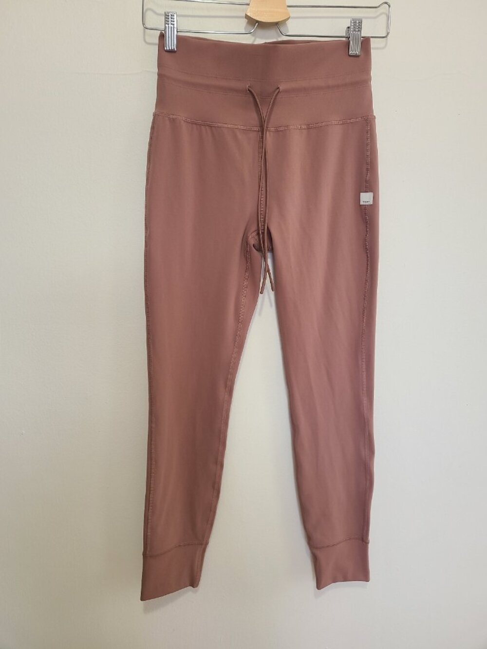 NWOT Vuori Daily Legging Light Penny Women’s size M High Rise 7/8 Legging